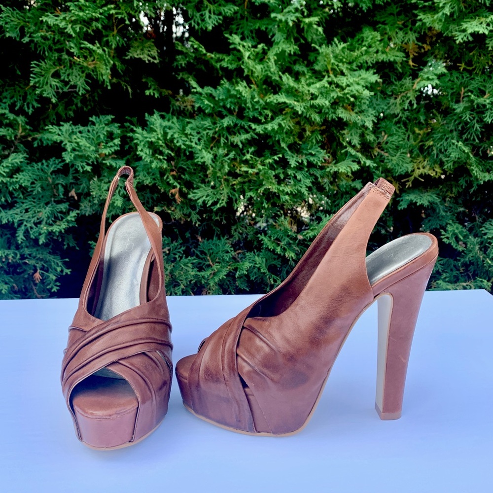 Sling back platform sandals